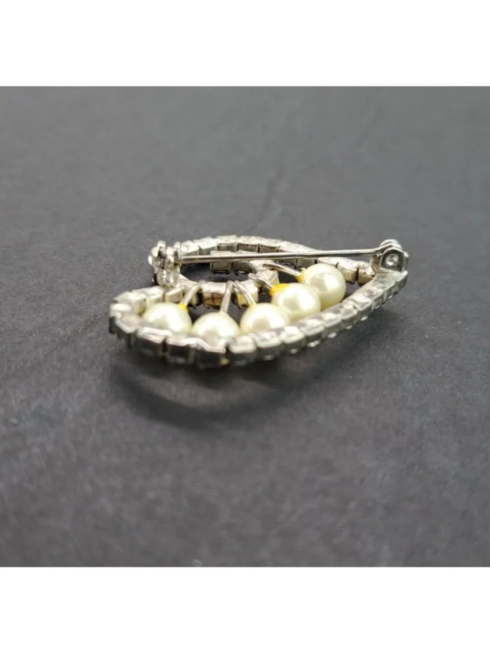 Vintage Heart-Shaped Rhinestone Faux Pearl Pin Brooch Silver-Tone Metal Jewelry - Picture 3 of 5
